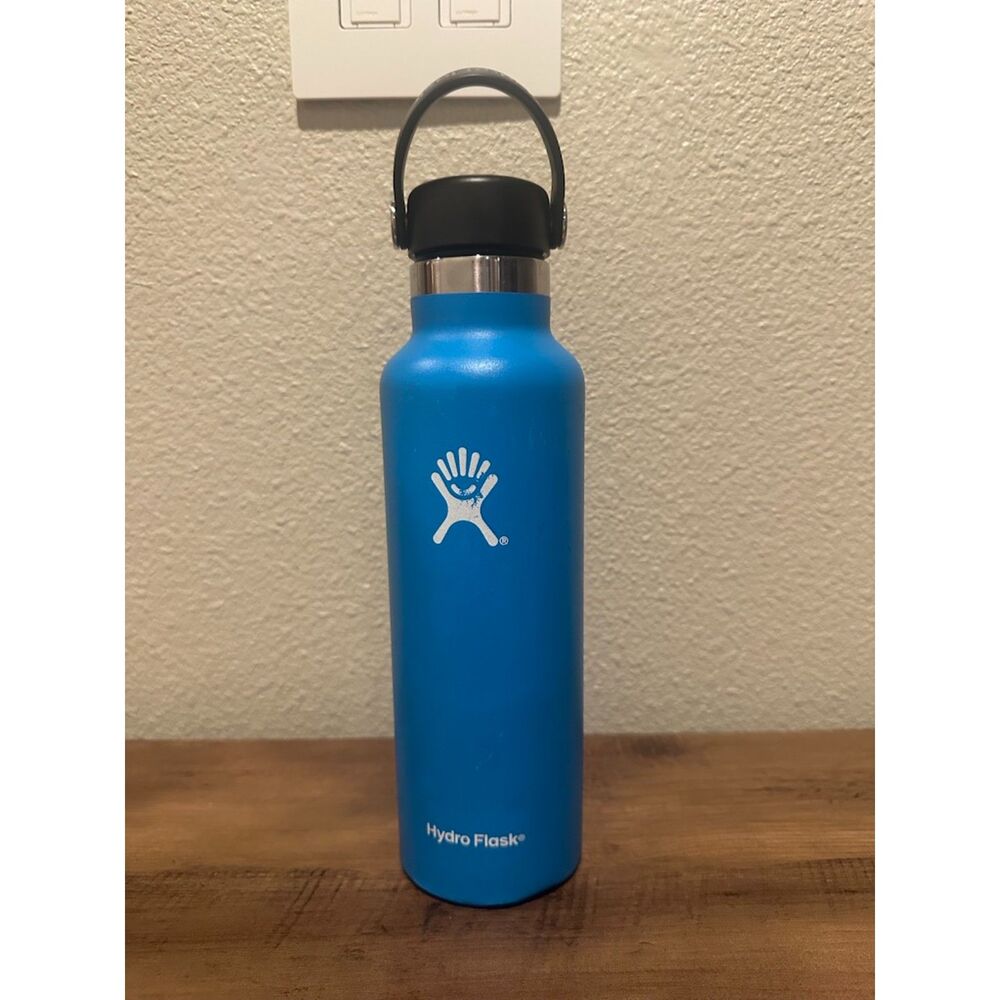 Hydro Flask 21oz Blue Standard Mouth with Sports Cap